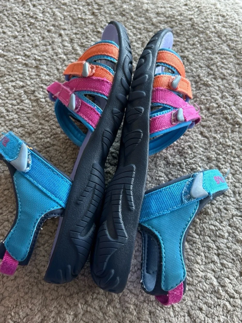 Teva secure hook
